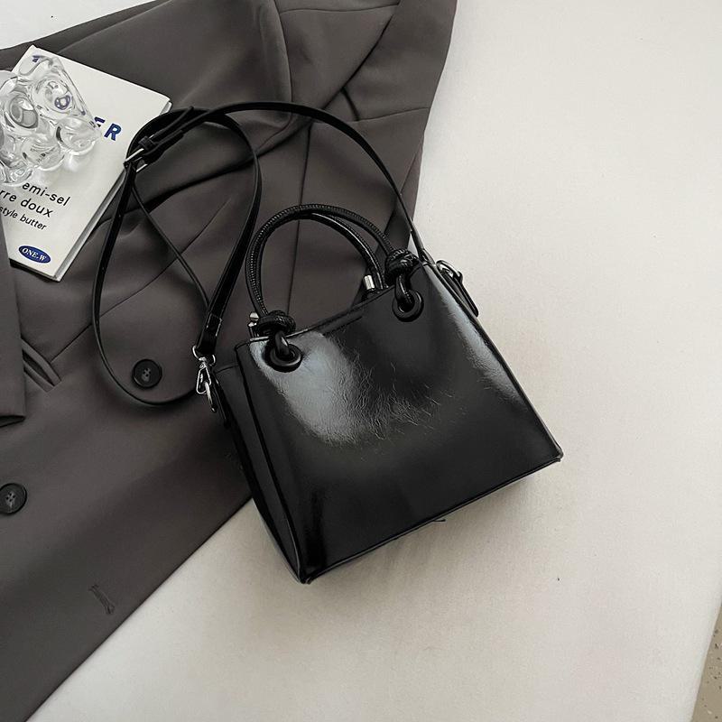 

Сумка-корзина для овощей в стиле ретро для женщин - модная универсальная сумка-тоут и сумка-мессенджер в корейском стиле 2024 года 19*7*16 чёрный