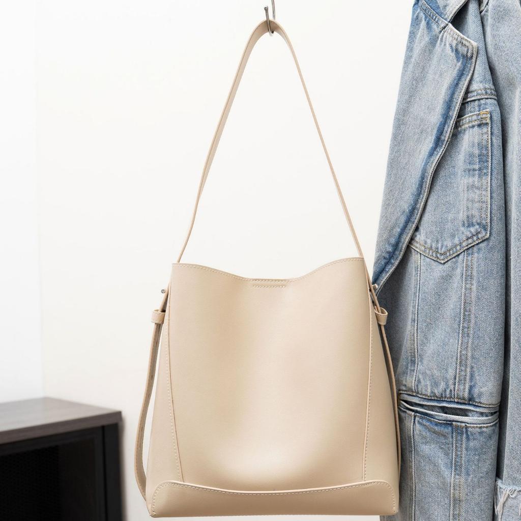 Leather Shoulder Women's Bag, Large-capacity Single-room Messenger Bucket Bag, Fashionable and Simple Shopping Bag, Good-looking Bag.