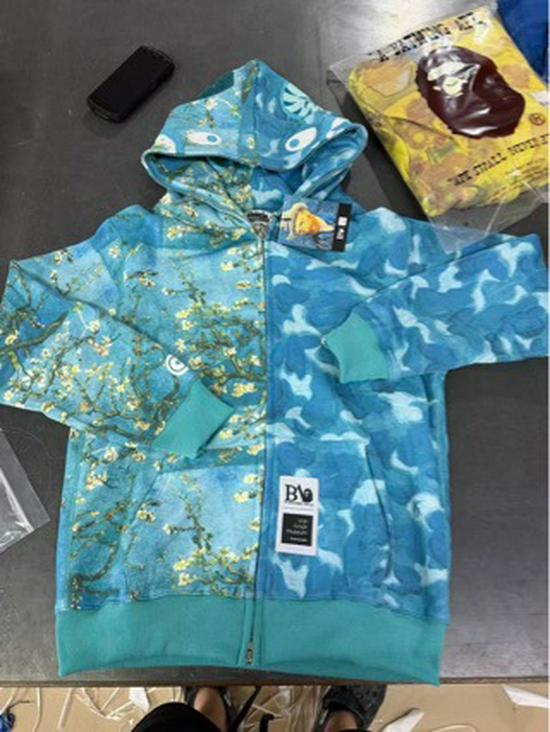 Van Gogh x BAPE 2025 Shark Hoodie - Sonnenblumenmuster Japanischer Trend