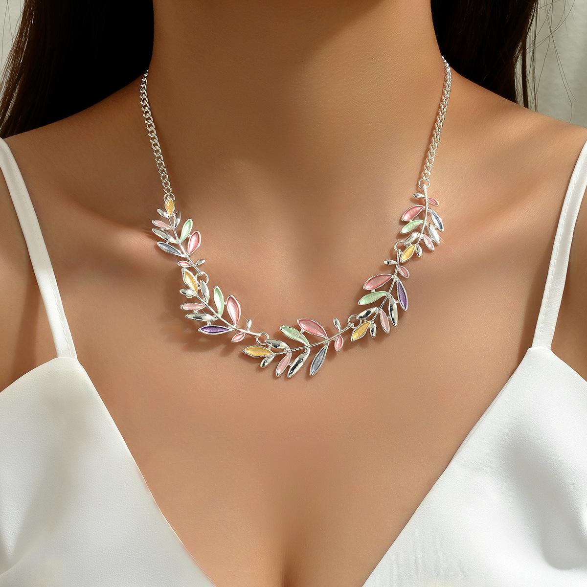 

New colored leaf design necklace women s pendant personalized alloy pendant long chain necklace