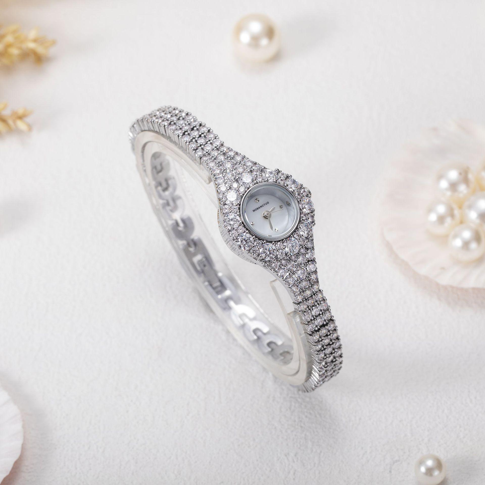 Explosive Flash Round Full Diamond Women S Watch Niche Light Luxury High-End Small Dial Exquisite Women S Waterproof Watch