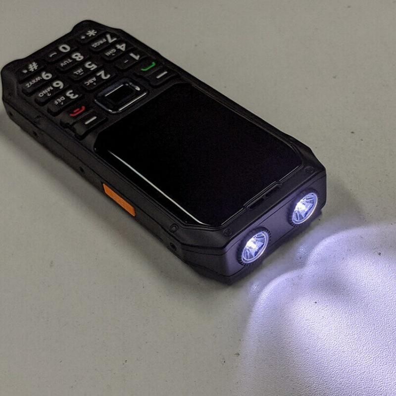 Soyes K80 GSM 2G Mobilní telefon 2,4palcový HD displej Dual SIM MP3 FM Vibrace 1800mAh SOS Svítilna Budík Tlačítkový telefon pro seniory
