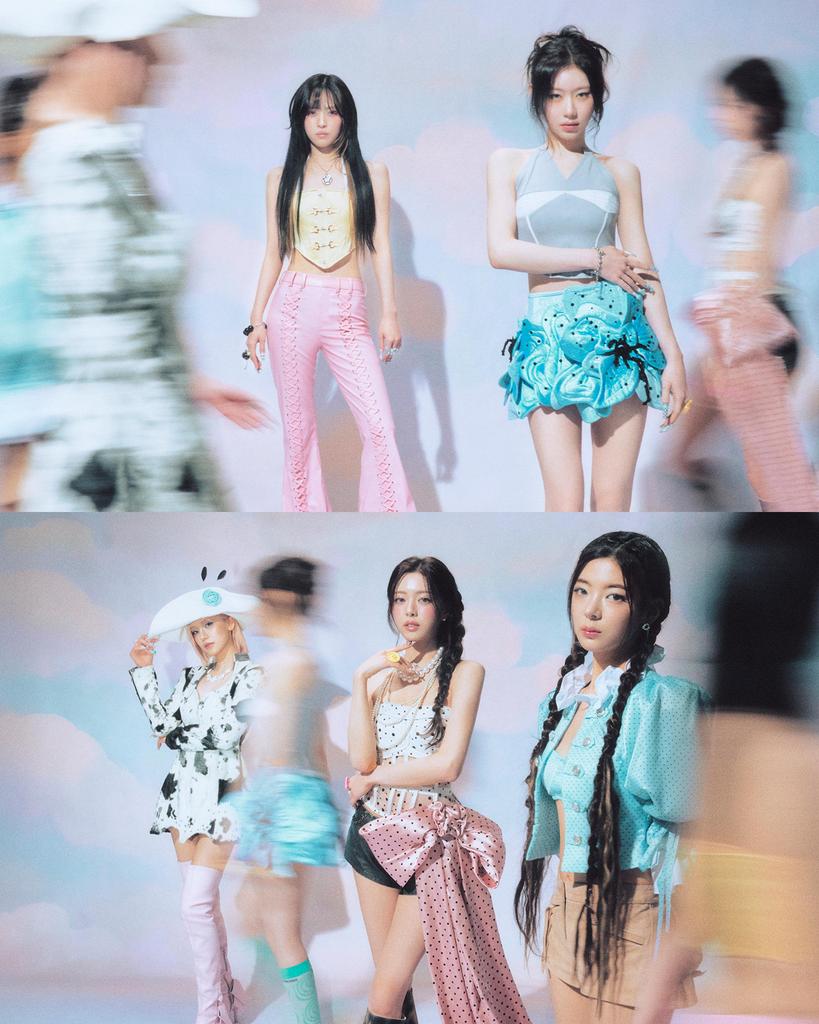 [Pre-Order] ITZY Motto Kpop Album Photocard Official Random Cake Clicker Keyring Version