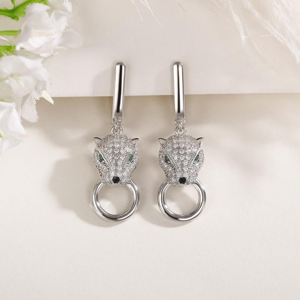 Leopardenkopf-Kupferohrringe mit grünen Augen - Elegante Statement-Hänger für Damen
