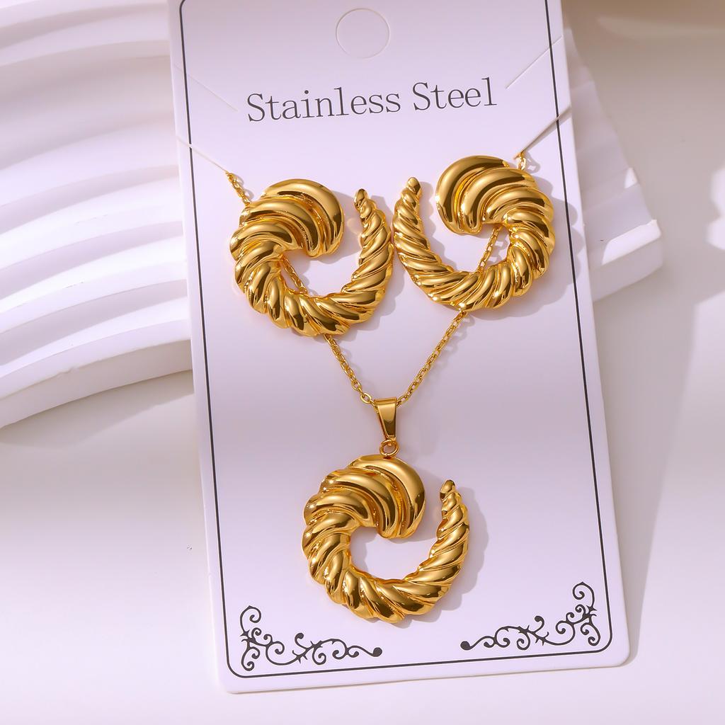 Personalized European and American Fashion Stainless Steel Stud Earrings Necklace Titanium Steel Non-fading Jewelry Set