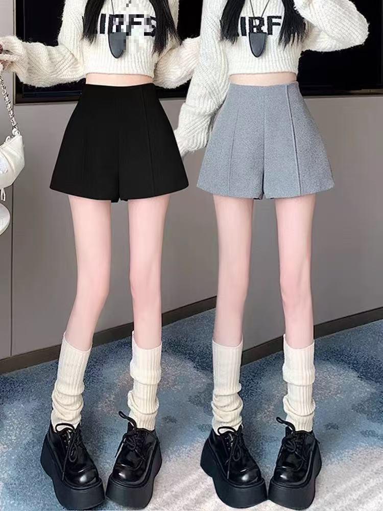 Women's High-Waist Woolen A-Line Booty Shorts - Black, Slimming Autumn/Winter Outerwear