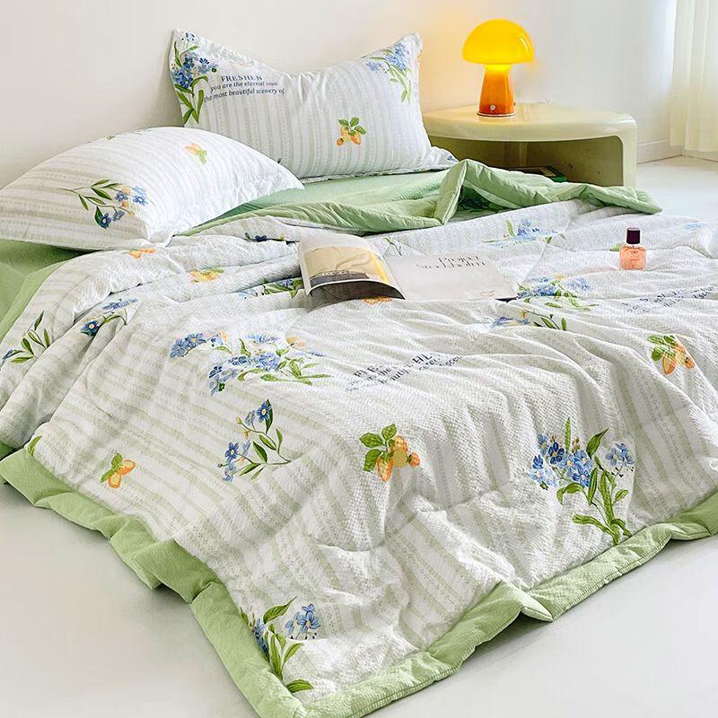 Woodpecker Seersucker Summer Quilt