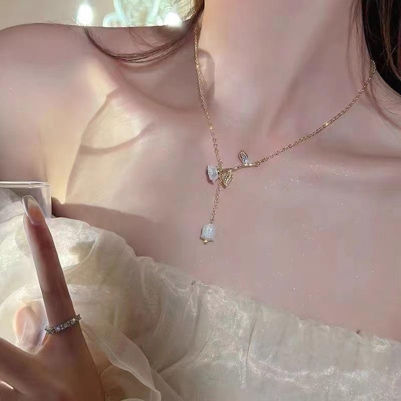 Rose wind chimes necklace female niche design high-end flower pendant neck chain super fairy French retro collarbone chain