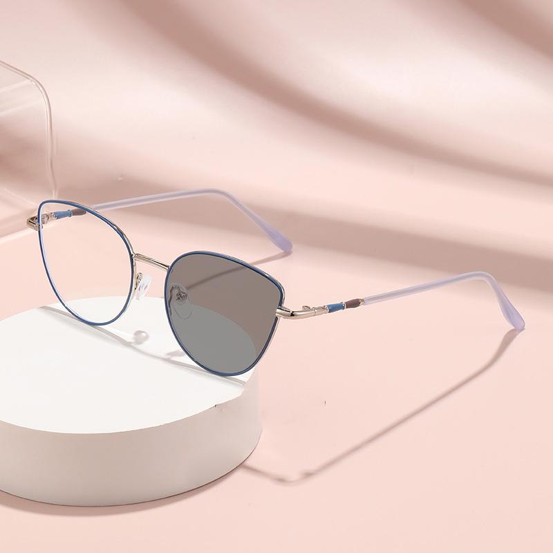 Lichtempfindliche Farbwechselnde Katzenaugen-Lesebrille Lässt Ihr Gesicht Kleiner Aussehen.9793