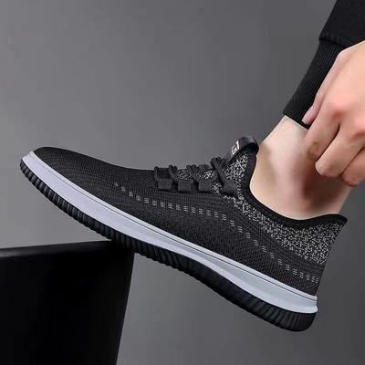 Chaussures pour hommes 2025 printemps et été nouvelles chaussures décontractées respirantes tissées à la mouche grande taille pour hommes adaptées maille chaussures pour hommes décontractées à une pédale