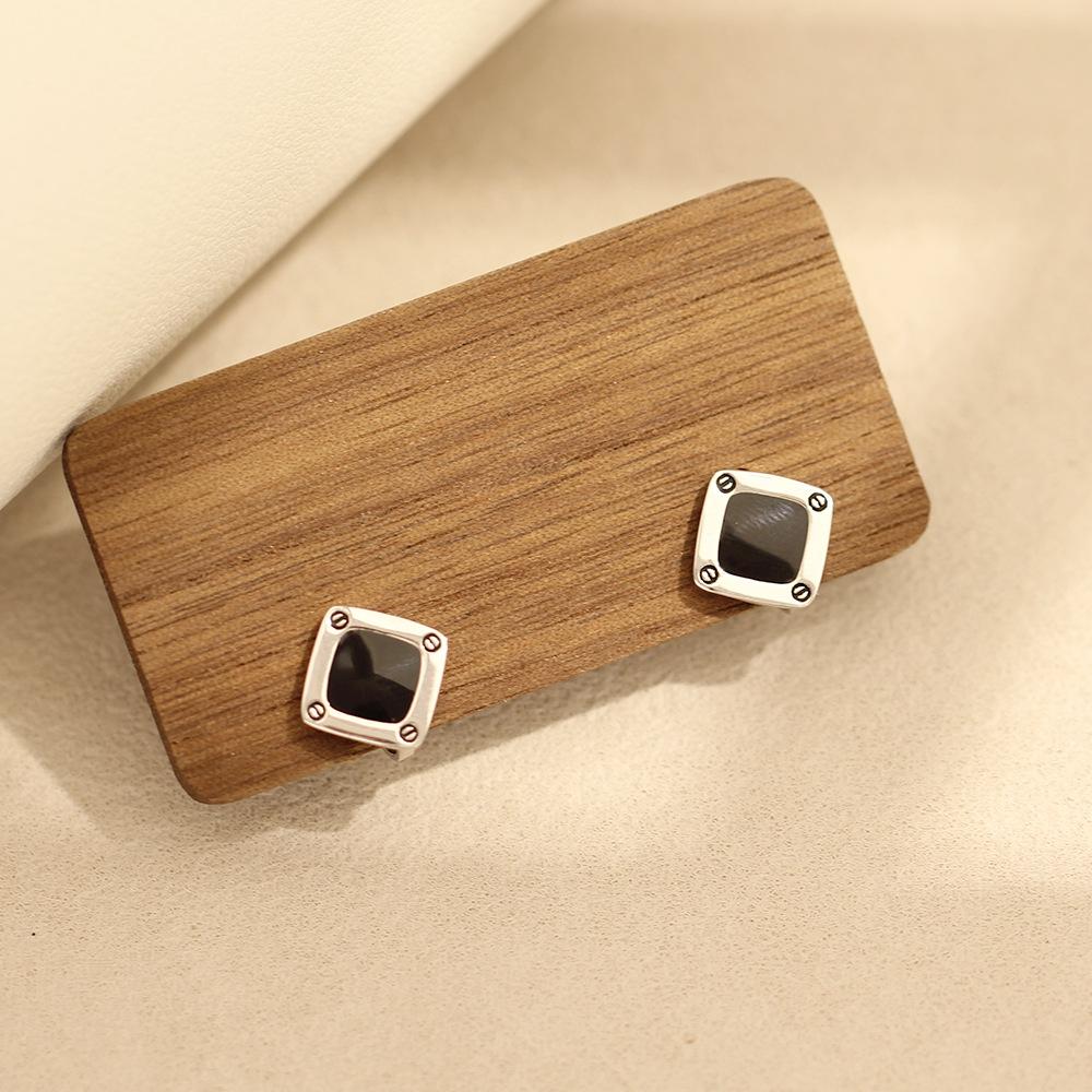 Personalized neutral and versatile black dripping geometric earrings, simple and fashionable, no pierced earclips, the same earrings for men and women