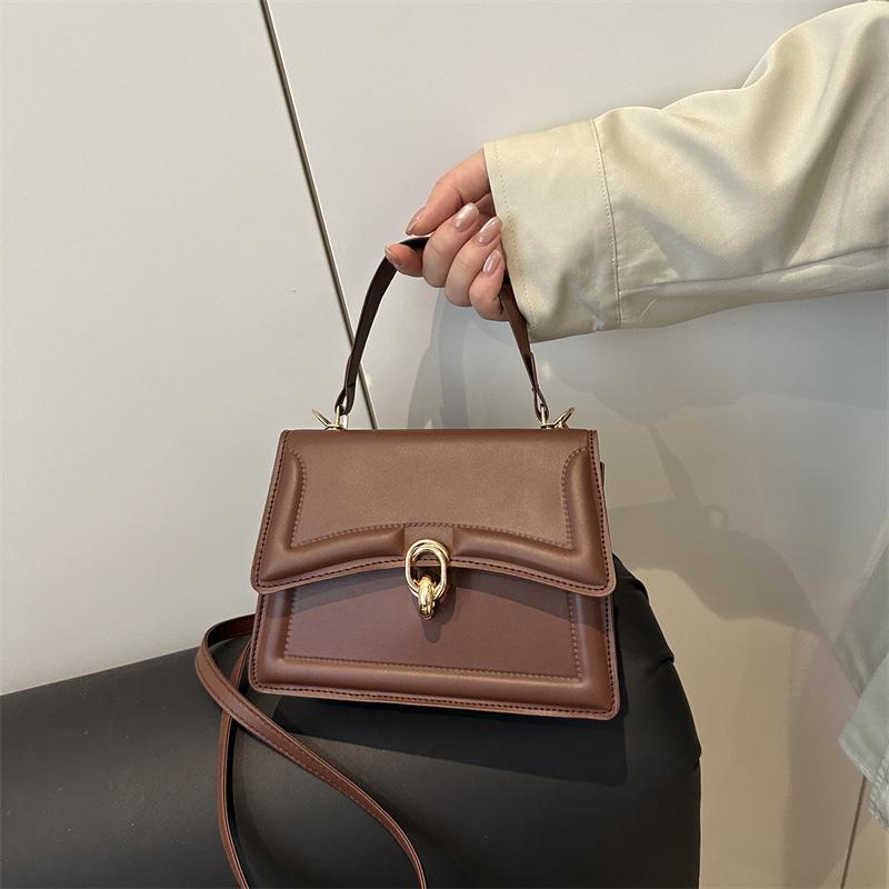 

Foreign style, light, exquisite and simple small square bag, women s versatile casual personality temperament, fashionable texture, niche messenger