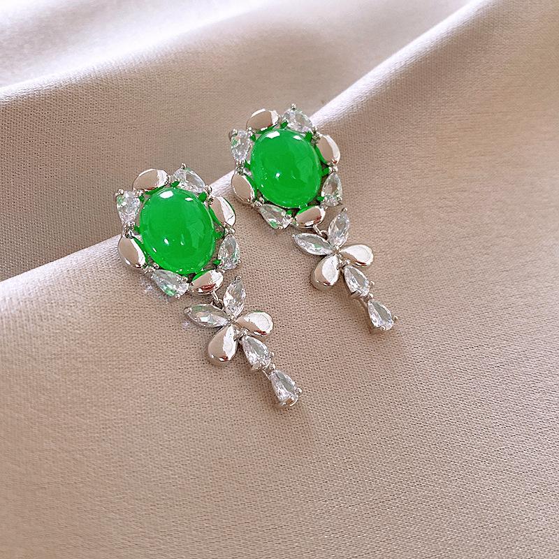 

Европейские и американские серьги-пусеты с геометрическим дизайном в виде цветка из зеленого циркона – Роскошный, универсальный дизайн