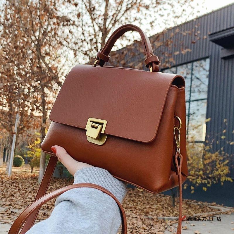 Premium textured bag women's new French handbag hand carry out shoulder bag mature versatile messenger bag
