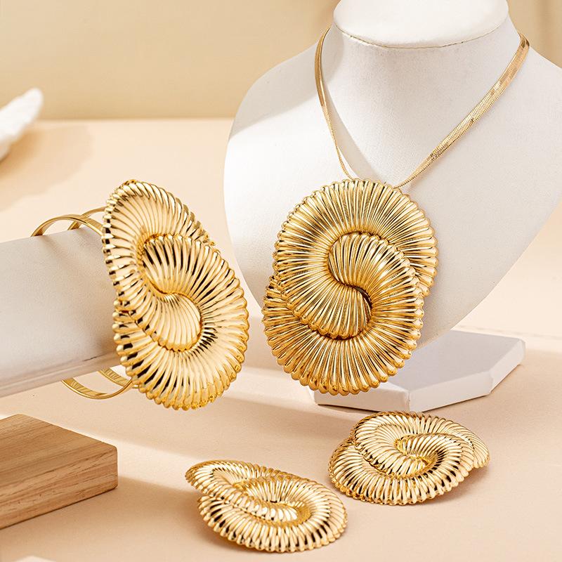 

Trendy Exaggeration Bohemian Ocean Wind Party Geometric Sea Snail Symbol Necklace Earrings Bracelet Ring Set Jewelry Accessories
