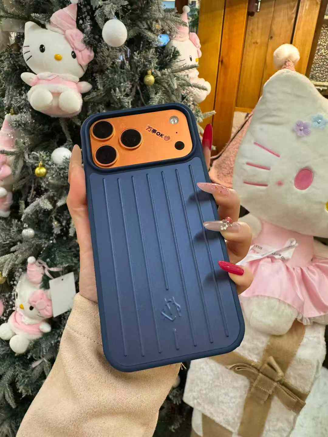 

Розкішний Бізнес 3D Чохол-Валіза для Подорожей для IPhone 17 Pro Max 16 15 14 Алюмінієвий Сплав Задня Кришка Захист від Падінь з Упаковкою в Подарунковій Коробці iPhone 16 Pro Max синій