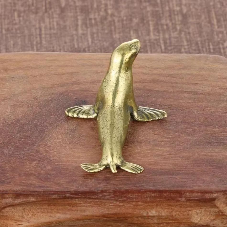 1 Pcs Antique Brass Sea Lion Ornament Handcrafted Creative Desktop Paperweight Metal Collectible Craft with Engraving Casting