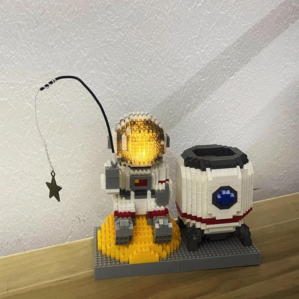 KNEW BUILT DIY Unique Capybara Pen Holder Micro Mini Building Block Toy-Ideal for Kids' EntertainmentHoliday GiftStudent Use