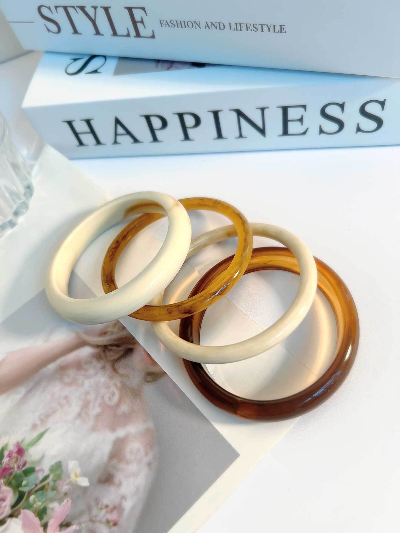 4pcs Retro Amber Beige Resin Geometric Bangles for Women Fashion Statement Acrylic Cuff Bracelets Stackable Jewelry Set Gifts
