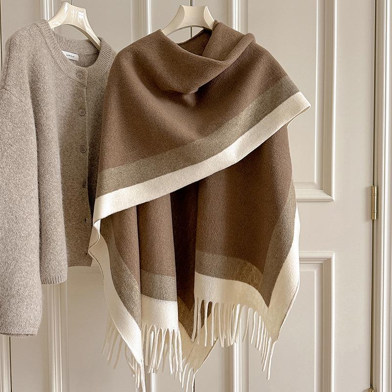 Cozy Wool Tassel Shawl for Women – Autumn/Winter Photography Cloak