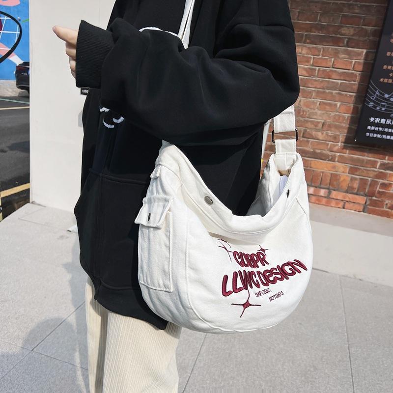 Canvas bag female college student class ins lazy wind large capacity shoulder messenger bag niche letter dumpling bag белый