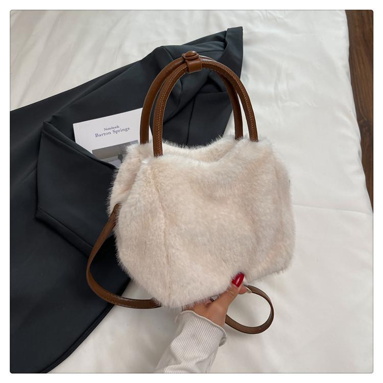 Cute Furry Handbag Bag Women's 2025 New Autumn and Winter Foreign Style Niche Plush Bucket Bag Shoulder Messenger Bag