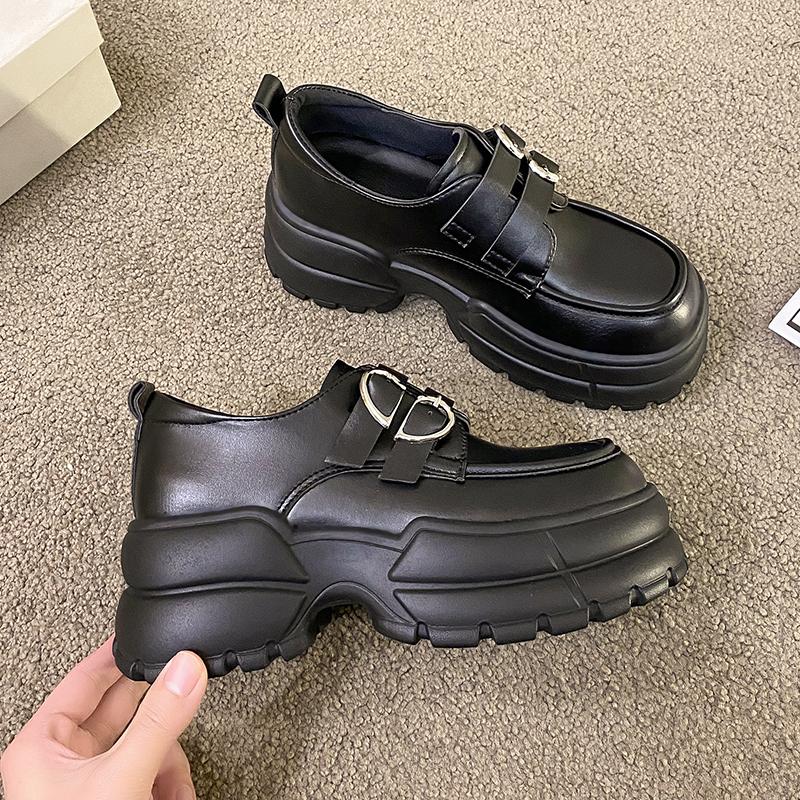 Туфли-лоферы женские на толстой подошве с круглым носком из искусственной кожи — фото 4