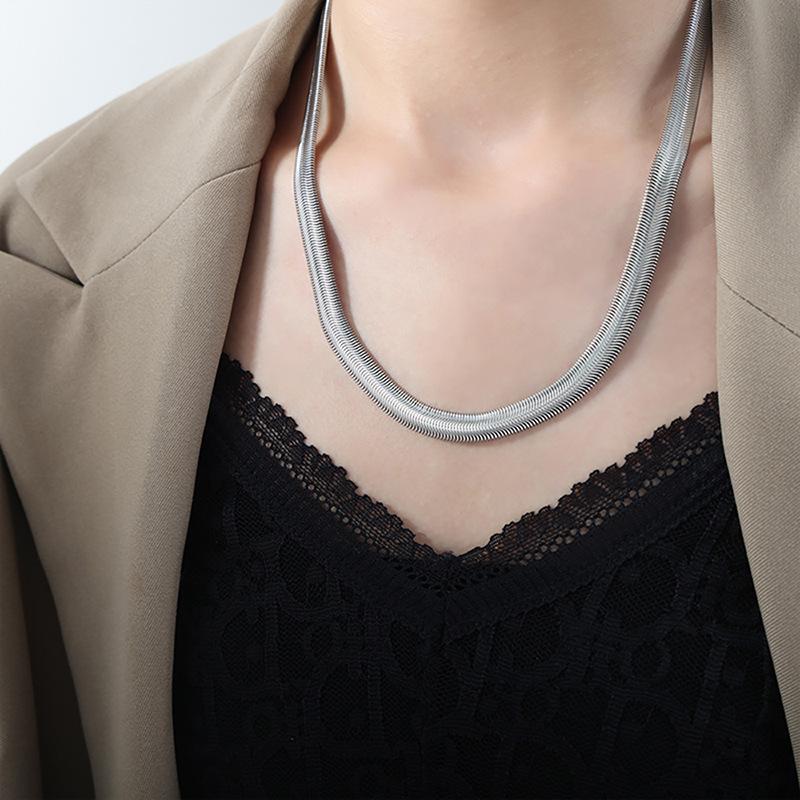 French Baroque Light Luxury Snake Chain Titanium Steel Necklace for Women