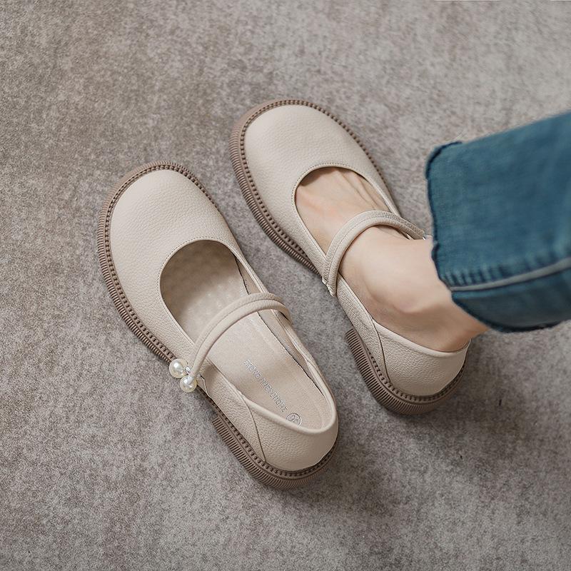 

French Mary Jane small leather shoes women s summer new pearl small fragrant soft leather 313233 small size inner height increase single shoes 32