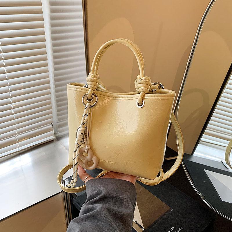 This Year's Popular Handbag Women's 2025 New High-end Textured Bucket Bag Shoulder Messenger Bag