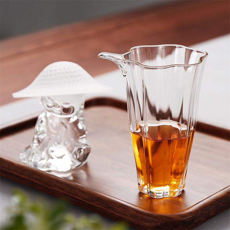 Japanese style Flower Shape Glass Tea Pitcher Heat Resistant Sharing Glass Tea Cup Fair Cup Chahai Kungfu Tea Set Accessories