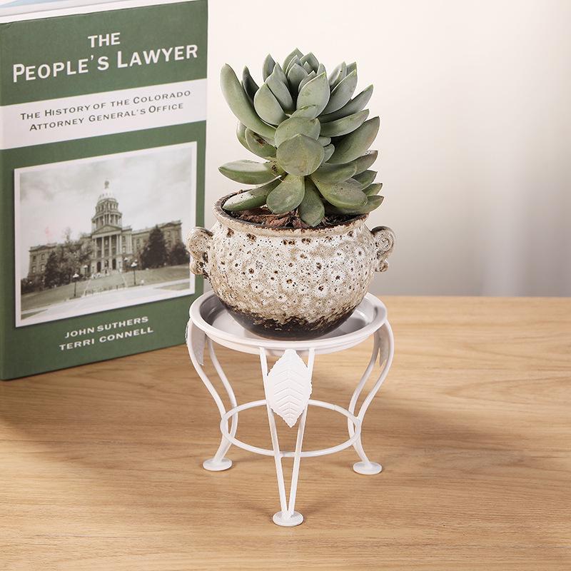 

European Style Wrought Iron Mini Tripod Plant Stand for Indoor Succulent or Flower Pots, Suitable for Office Desks, Living Rooms, and Balconies.
