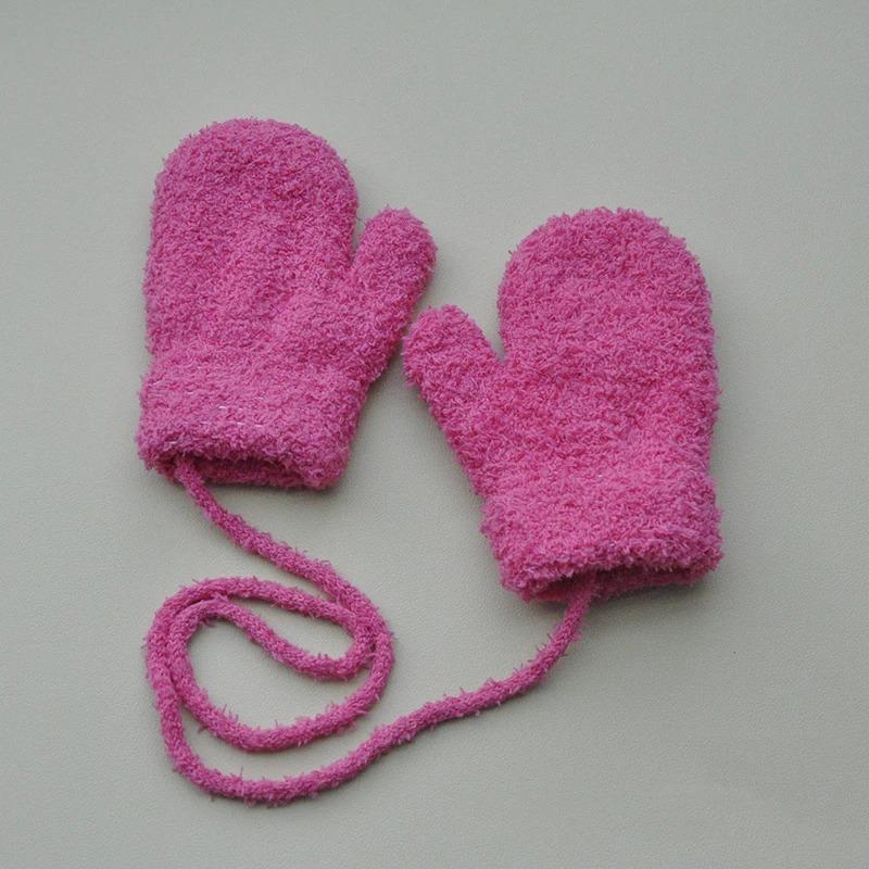 

1-3 года детские зимние утолщенные плюшевые перчатки с веревкой для мальчиков и девочек, новые однотонные бархатные варежки для езды на велосипеде и катания на лыжах Length:13cm Wdith:7cm розы красного