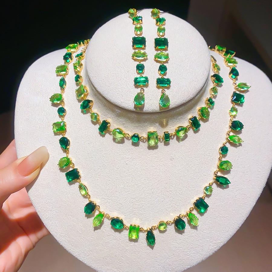 Set di Orecchini e Collana con Diamanti a Goccia: Lussuosa Collana Girocollo con Pendente Gioiello per Donna