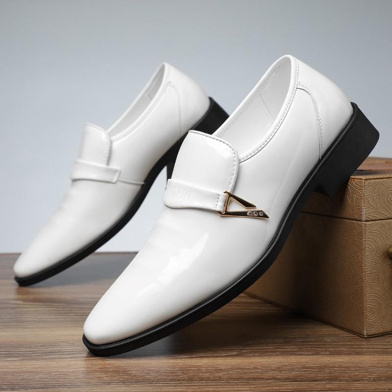 Fashion New White Brown Loafers Men's Pointed Patent Leather Casual Shoes Wedding Dress Homecoming Footwear Zapatos Hombre