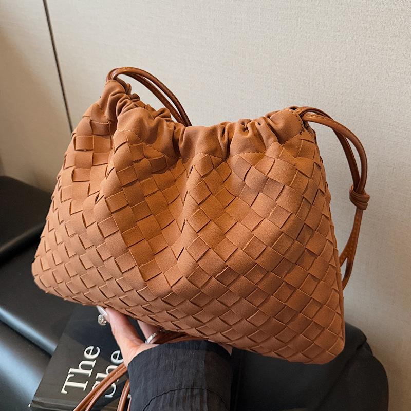 2025 New Retro Woven Garbage Bag Cloud Bag Women's Fashion Commuter Simple and Versatile Soft Side Shoulder Crossbody Bag