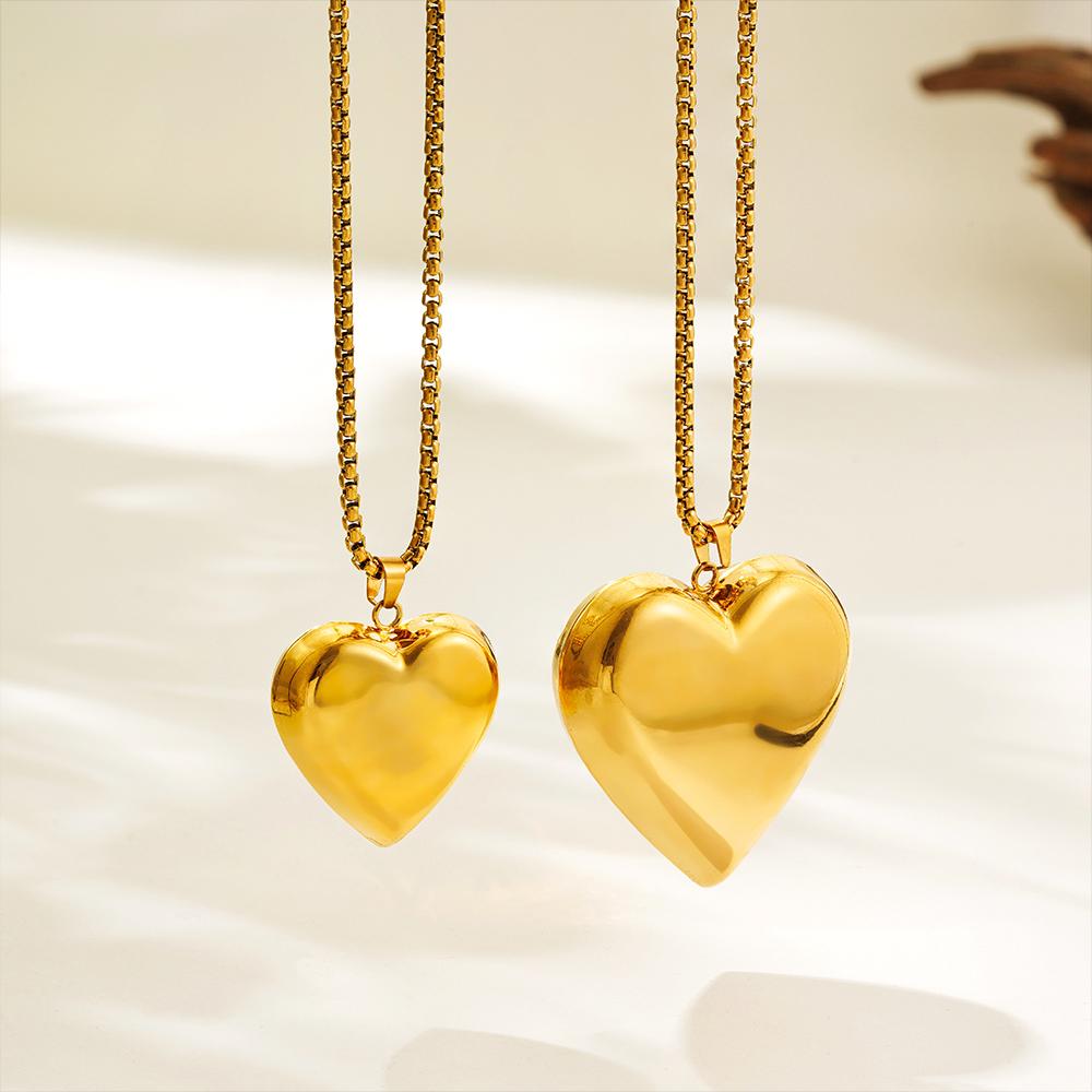 Stainless Steel Gold Plated Minimalist Peach Heart Pendant Necklace Fashion Clavicle Chain for Women Girl Jewelry
