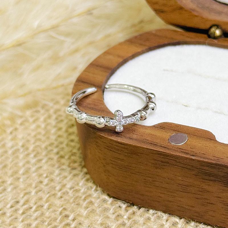 [Ice Crystal Butterfly Shadow] Sea Blue Zircon Exquisite Butterfly Opening Ring Light Luxury Niche Super Immortal Stacked Ring Woman