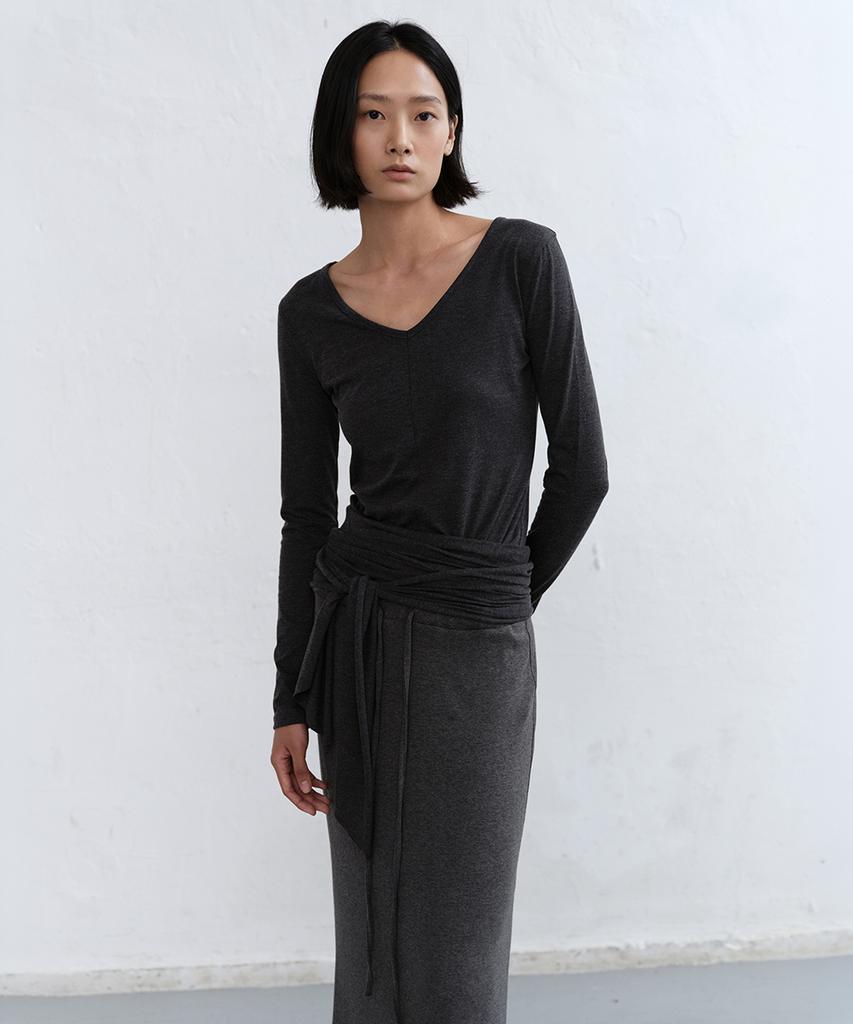 Loutaideu V-Neck Tie T-Shirt [Charcoal]