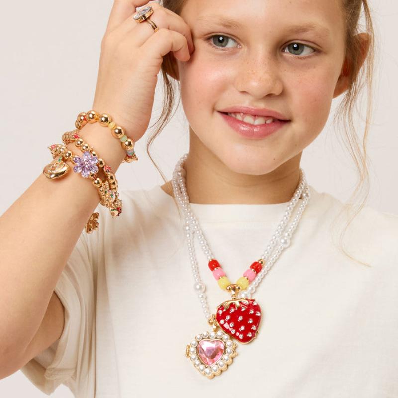 Fashion Personality Fashion Opening Strawberry Love Pendant Pearl Necklace Electroplating Gold Color Retention