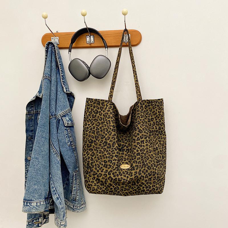 

2025 Autumn/Winter Women s Large Capacity Leopard Print Shoulder/Crossbody Bag for Work and Casual Use