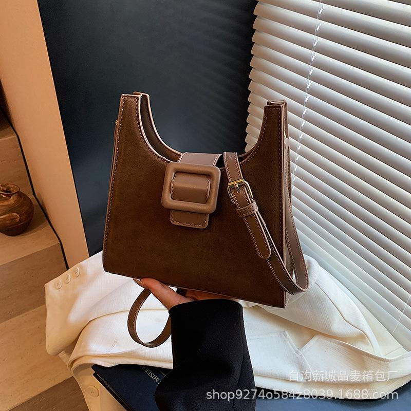 

Niche small bags women s bags 2025 new high-end fashion versatile messenger bags popular texture women s small bags темно-коричневого
