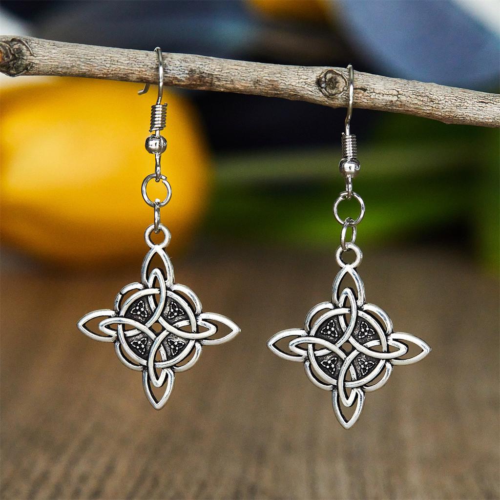 Men'S Retro Celtic Knot Earrings, Hollowed Out Clover Pendant, Minimalist Style Personalized Earring Piece