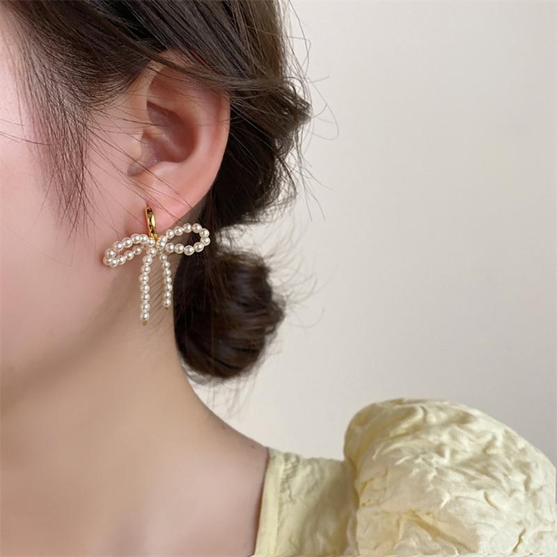 Elegant  Women's Bowknot Dangle Earring Fashion Trend Imitation Pearls Earring Beautiful and Chic Dangle Ear Studs Charm