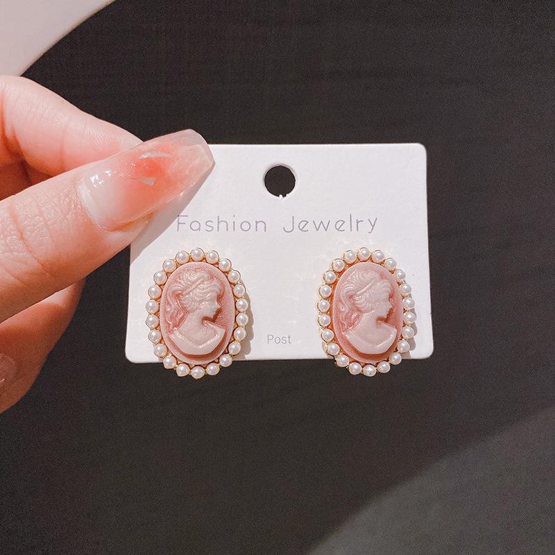 New Tide French Retro Portrait Gentle Delicate Pearl Round Brand Elegant Premium Temperament Earrings Earrings