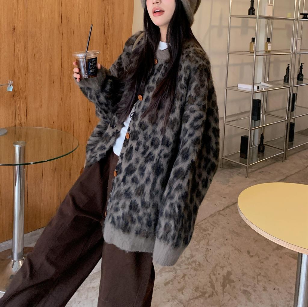 Round-neck Loose Knitted Coat Women's Single Button Thickened Leopard Print Sweater Cardigan for Autumn and Winter