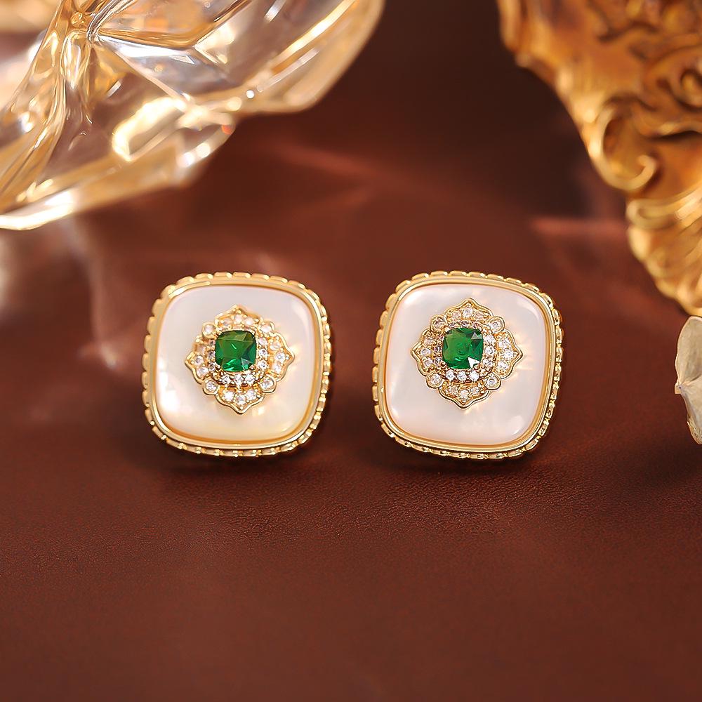 Изысканные геометрические серьги-гвоздики с перламутром и цирконами - Высококачественные серебряные украшения