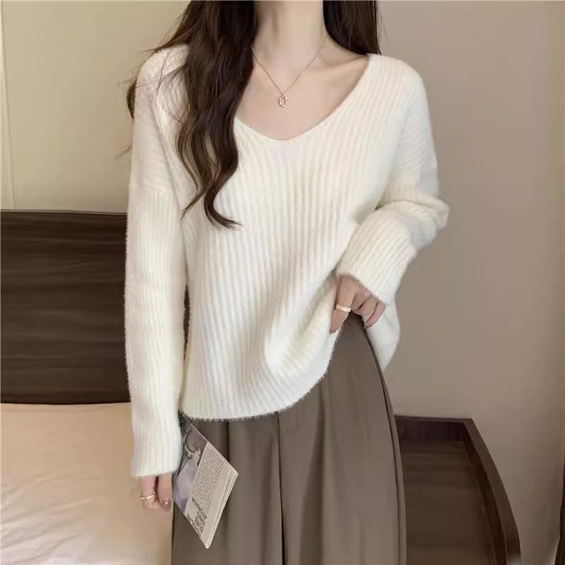White Women's Retro V-neck Long-sleeve Knit Sweater - Loose, Trendy Autumn/Winter Base Layer