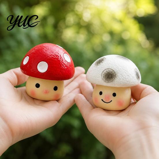 Decorative Resin Crafts Cute Mushroom Figurine, Desktop Ornament for Office Desk Home Decoration, Small Figurine Workstation Smiling Statue