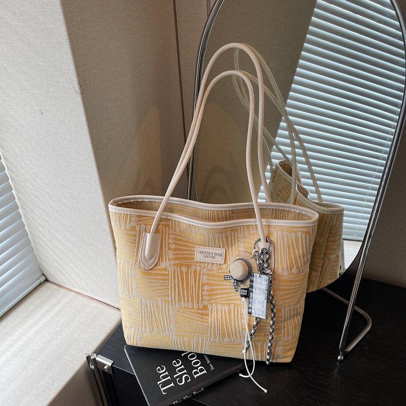 Retro large-capacity bag women's autumn and winter new commuter shoulder bag contrasting color portable tote bag